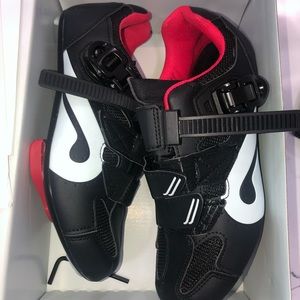 Peloton bike shoes size 8